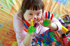201906 IMG FillePeinture shutterstock 527001838 VersionSite