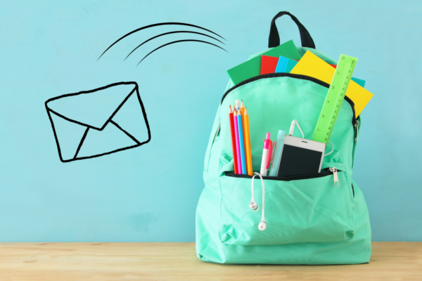 Ejpse99 Illustration d'un courrier glissé dans le cartable